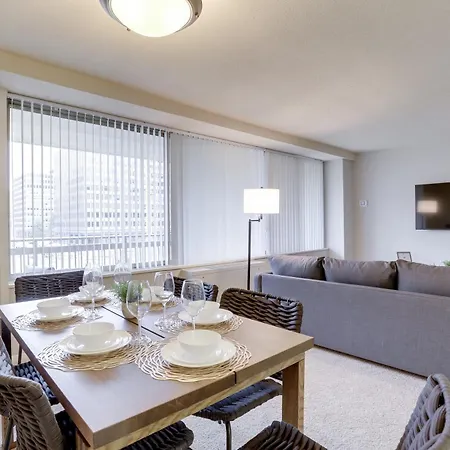 Style & Comfort From Luxurious Condo At Crystal City